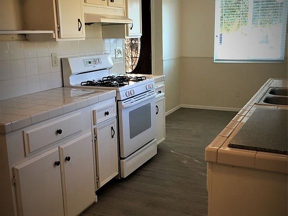 3rd image of 664 Solano Dr