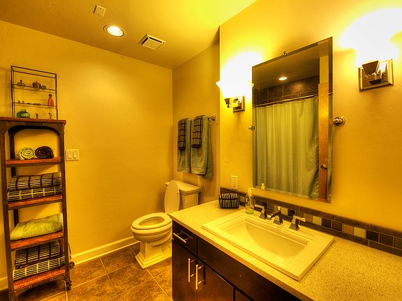 4th image of 110 Richmond Dr SE Unit 206