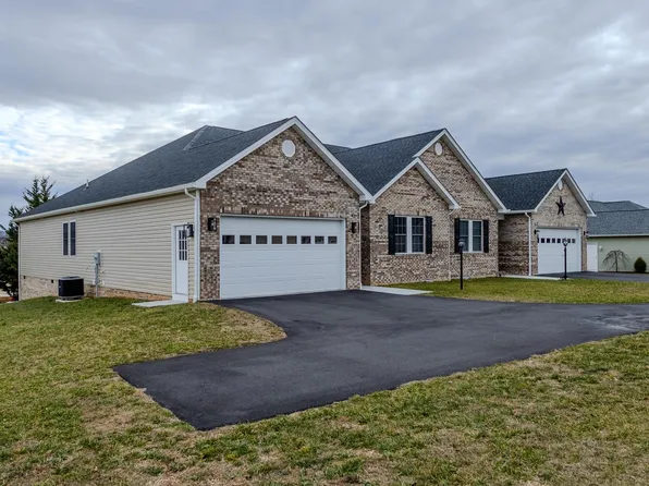 81 Meriwether Cir, Stuarts Draft, VA 24477