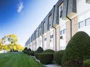 1355 Wampanoag Trl APT 127, Riverside, RI 02915
