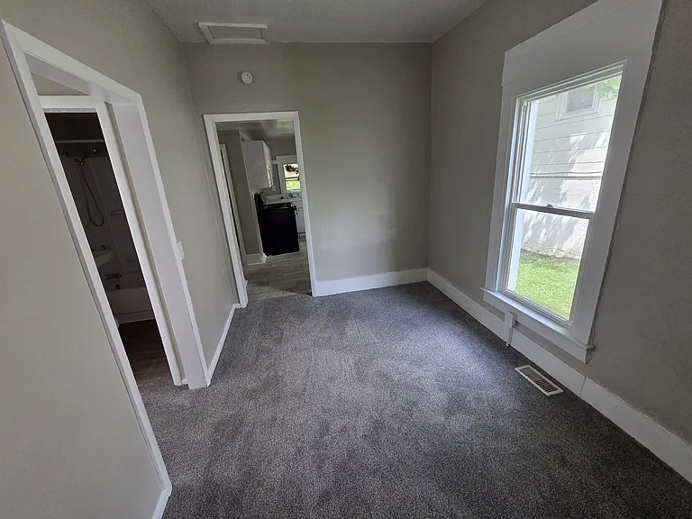 1046 W Maple Ave — Photo 5