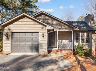 1 Old Hunt Pl, Pinehurst, NC 28374