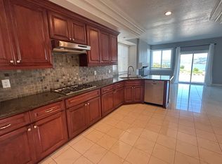 7536 Navigator Cir, Carlsbad, CA 92011