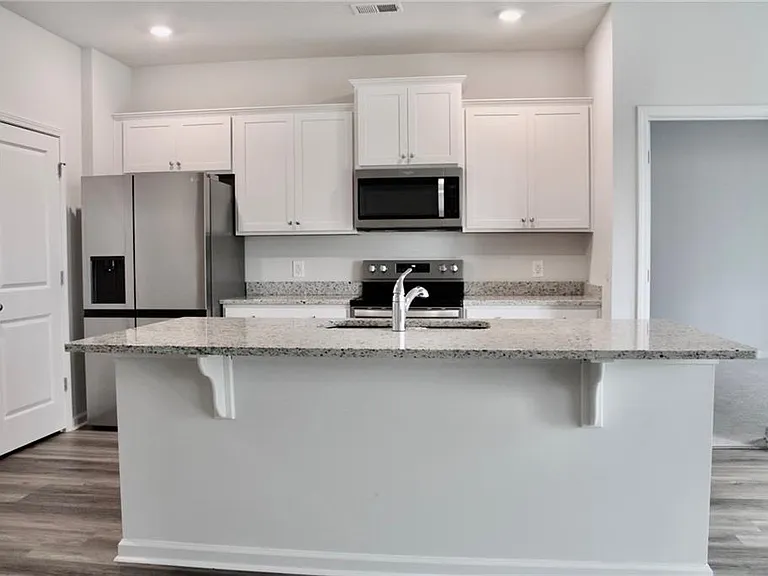 102 Fremont Ln — Photo 4
