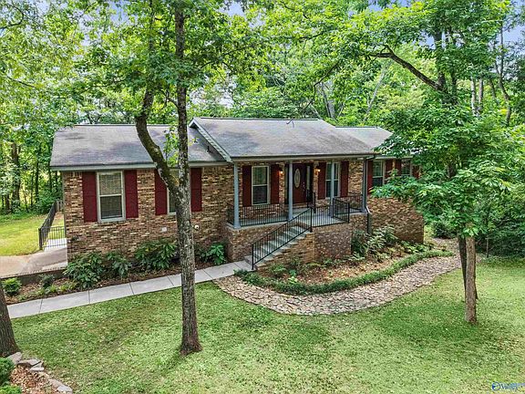 4th image of 718 Versailles Dr SE