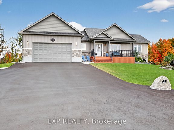 3rd image of 305 Moore Cres