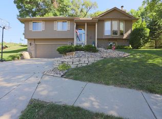 137 Arbor Cir, Council Bluffs, IA 51503