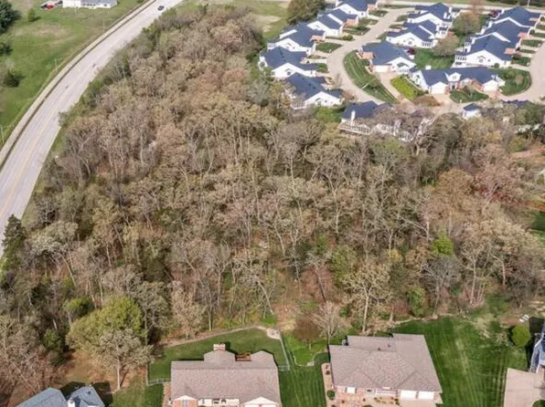 Carriage Ct, Jefferson City, MO 65109