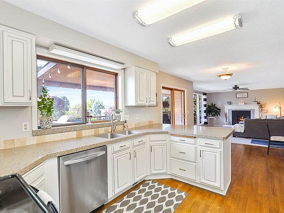 5th image of 8604 E Columbia Park Dr