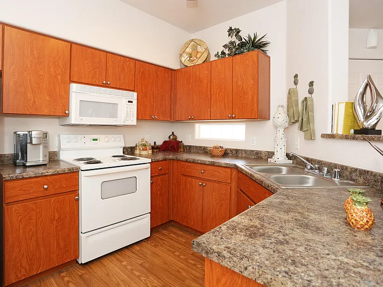 Desert Vista Apartments — Photo 8