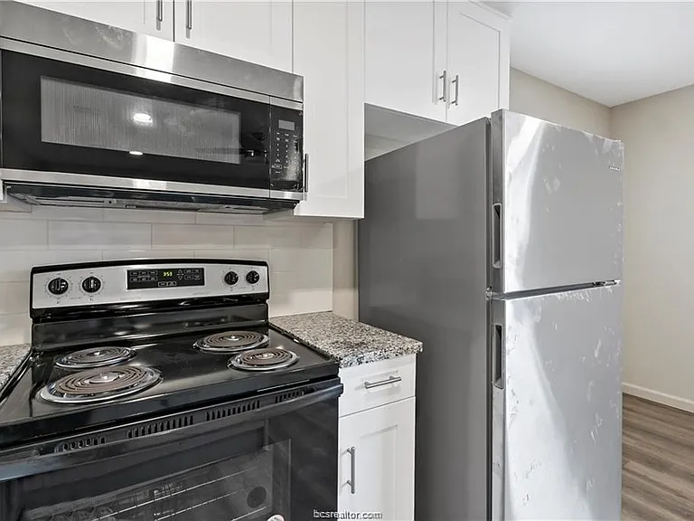 1502 Alpine Cir #D — Photo 8