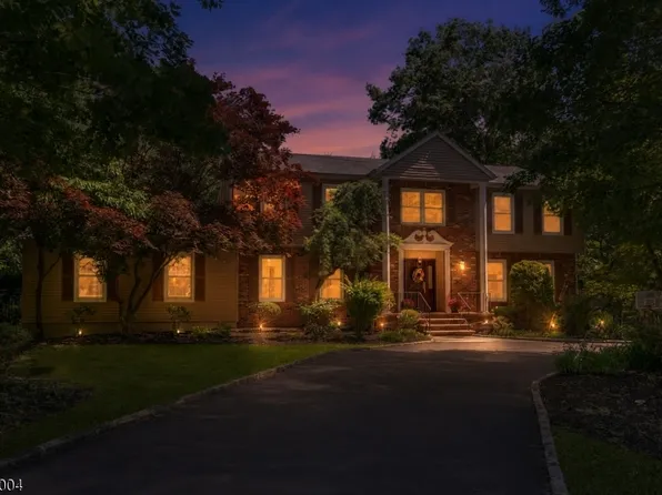 10 Moonshadow Ct, Kinnelon Boro, NJ 07405