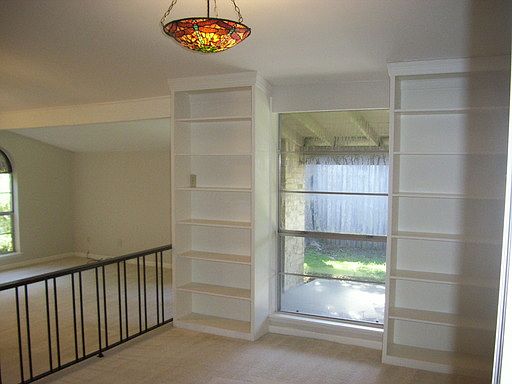 3rd image of 6001 Green Oaks Dr