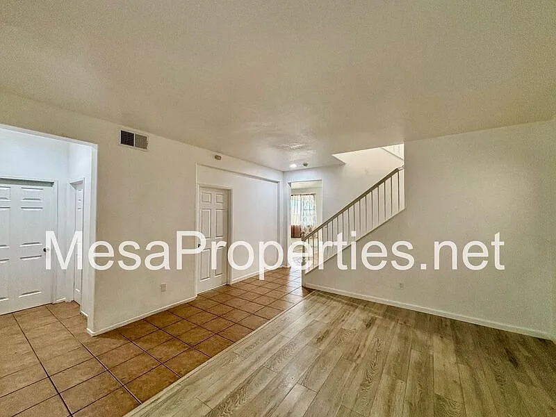 4 bed, 2.5 bath, 1911 sqft, $2,250 — Photo 4