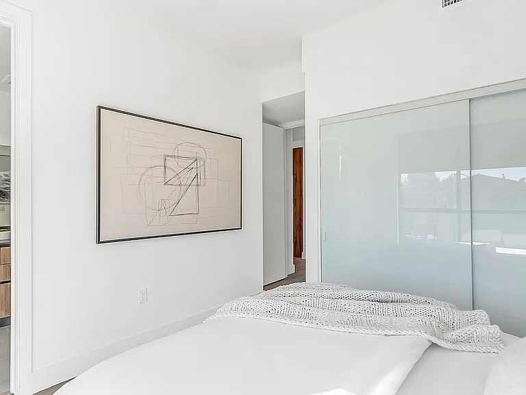 14755 Burbank Blvd — Photo 20