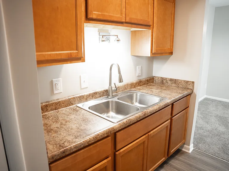 Woodland Apartments — Photo 9