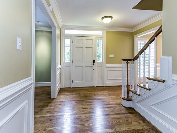 3rd image of 2827 Winding Oak Dr