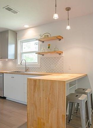 5th image of 8611 Parkfield Dr