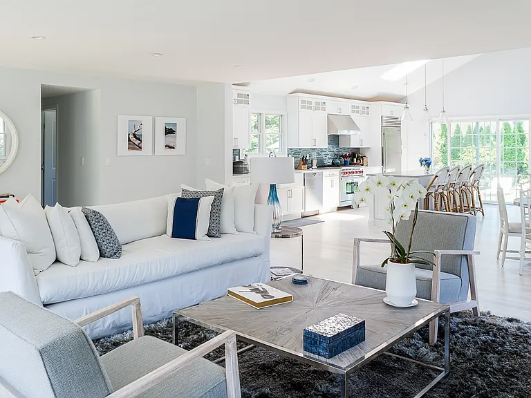25 Bishops Ct — Photo 2