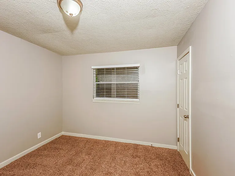 1722 Rogina Dr — Photo 11