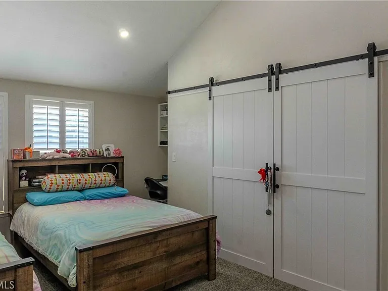 1042 Robinson Ct — Photo 44