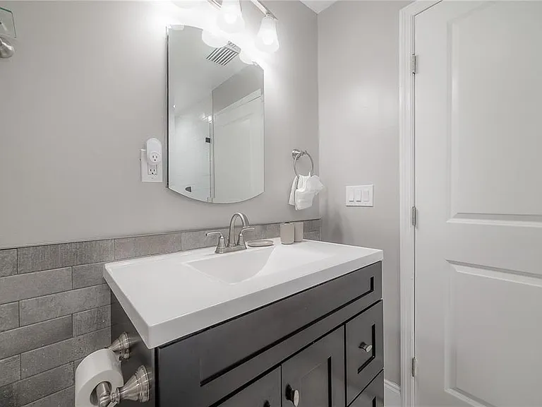 2916 W Collins St — Photo 32
