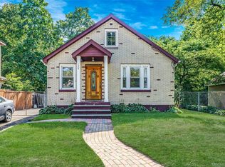 128 Winding St, Huntington Station, NY 11746