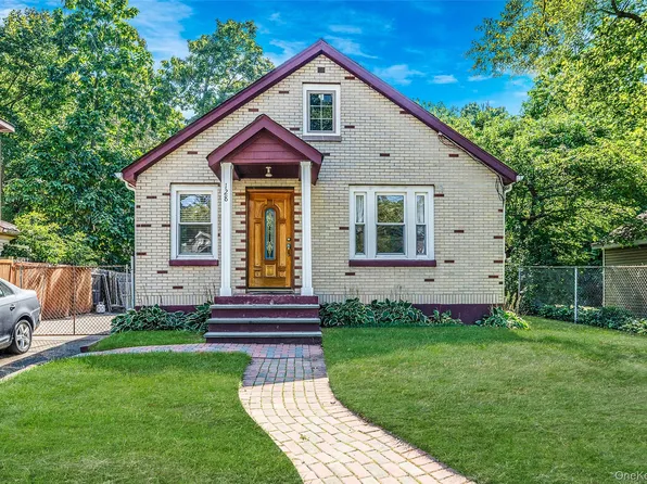 128 Winding Street, Huntington Station, NY 11746