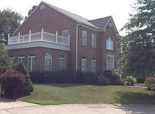 420 Arrowhead Dr, Hurricane, WV 25526