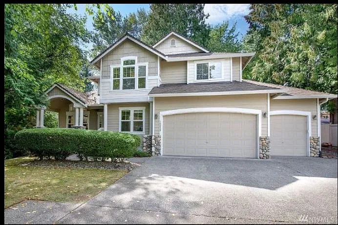 4 bed, 2.5 bath, 2320 sqft, $4,200 — Photo 1