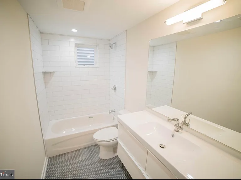 1331 N Randolph St — Photo 18