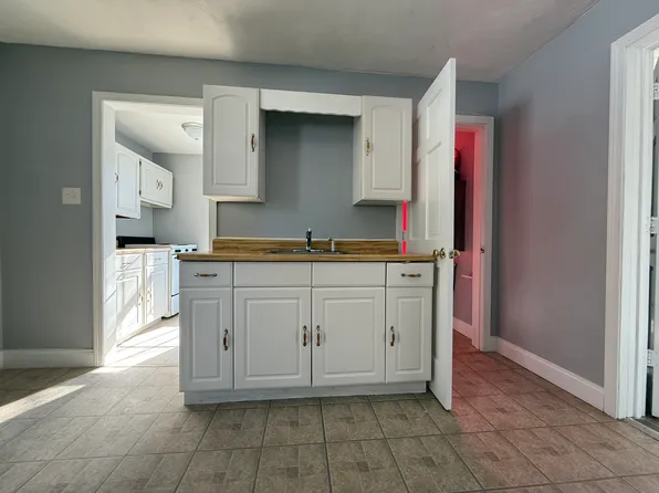 21-23 Omena Pl #2, Fitchburg, MA 01420