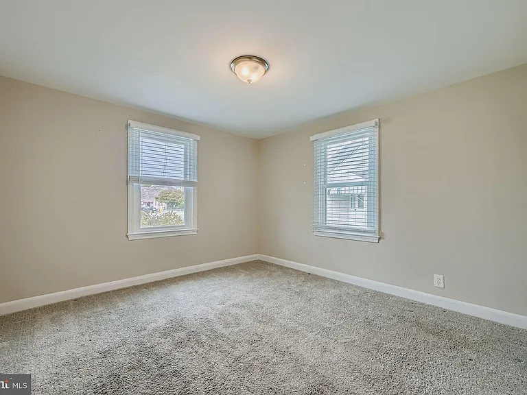 515 Taney Ave — Photo 11