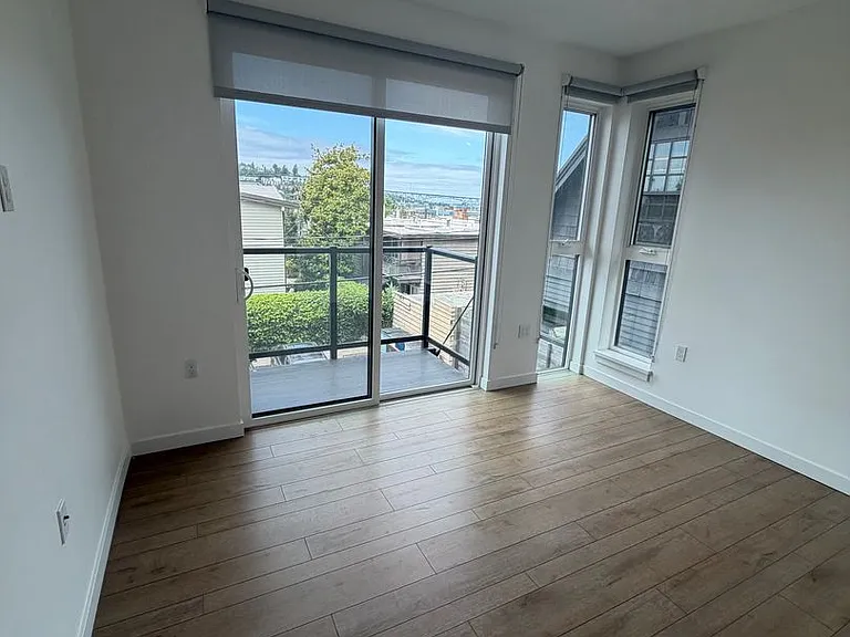 Welcome to Lakeview! - Live in Luxury & Style in the heart of Eastlake — Photo 30