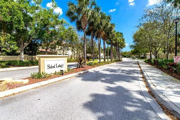 1155 E Lancewood Pl — Photo 2