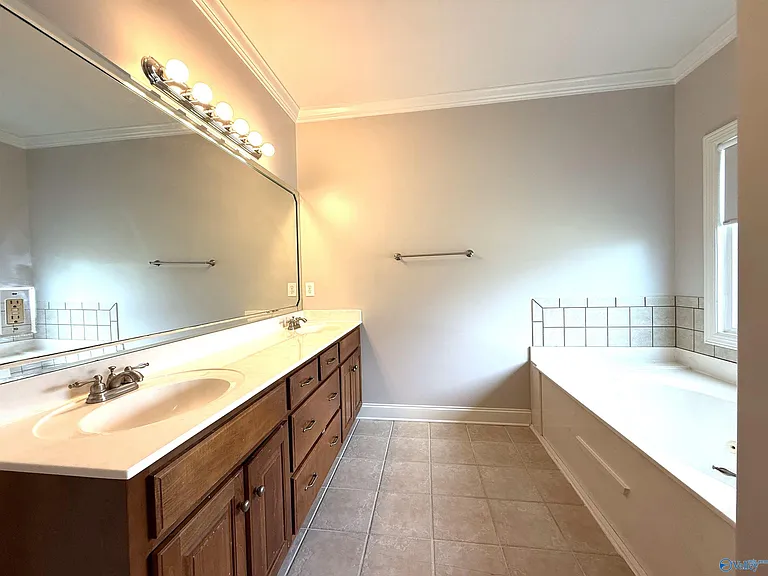 225 Pennsylvania Ave — Photo 16