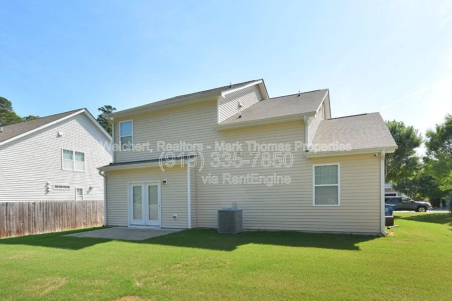 5 bed, 2.5 bath, 2050 sqft, $2,300 — Photo 3