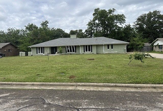 1st image of 320 Highland Dr