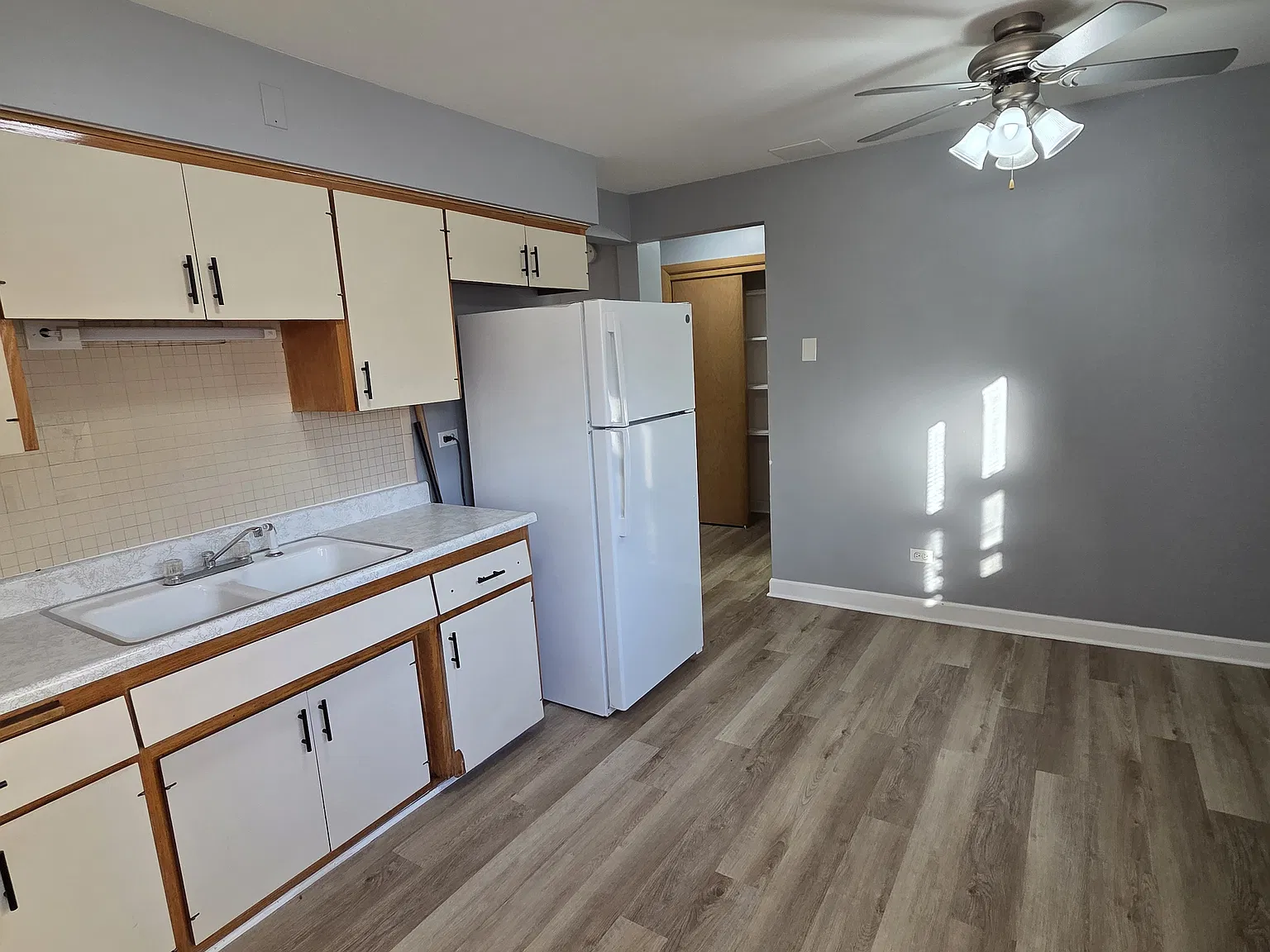 1 bed, 900 sqft, $1,295 — Photo 4