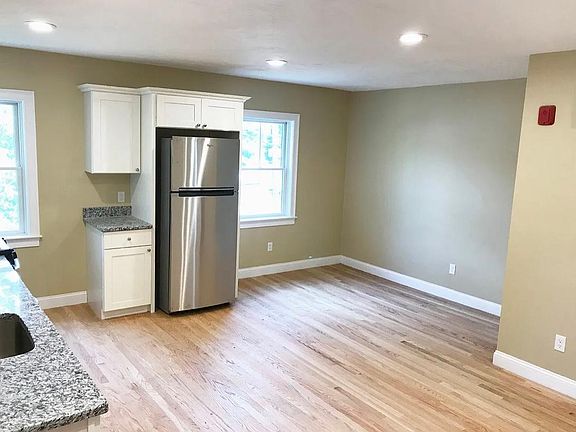 2nd image of 8 Mechanic St Unit 3