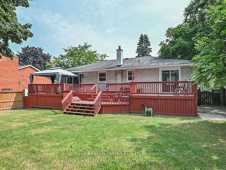 8 Doner St #UPPER LEVEL — Photo 14