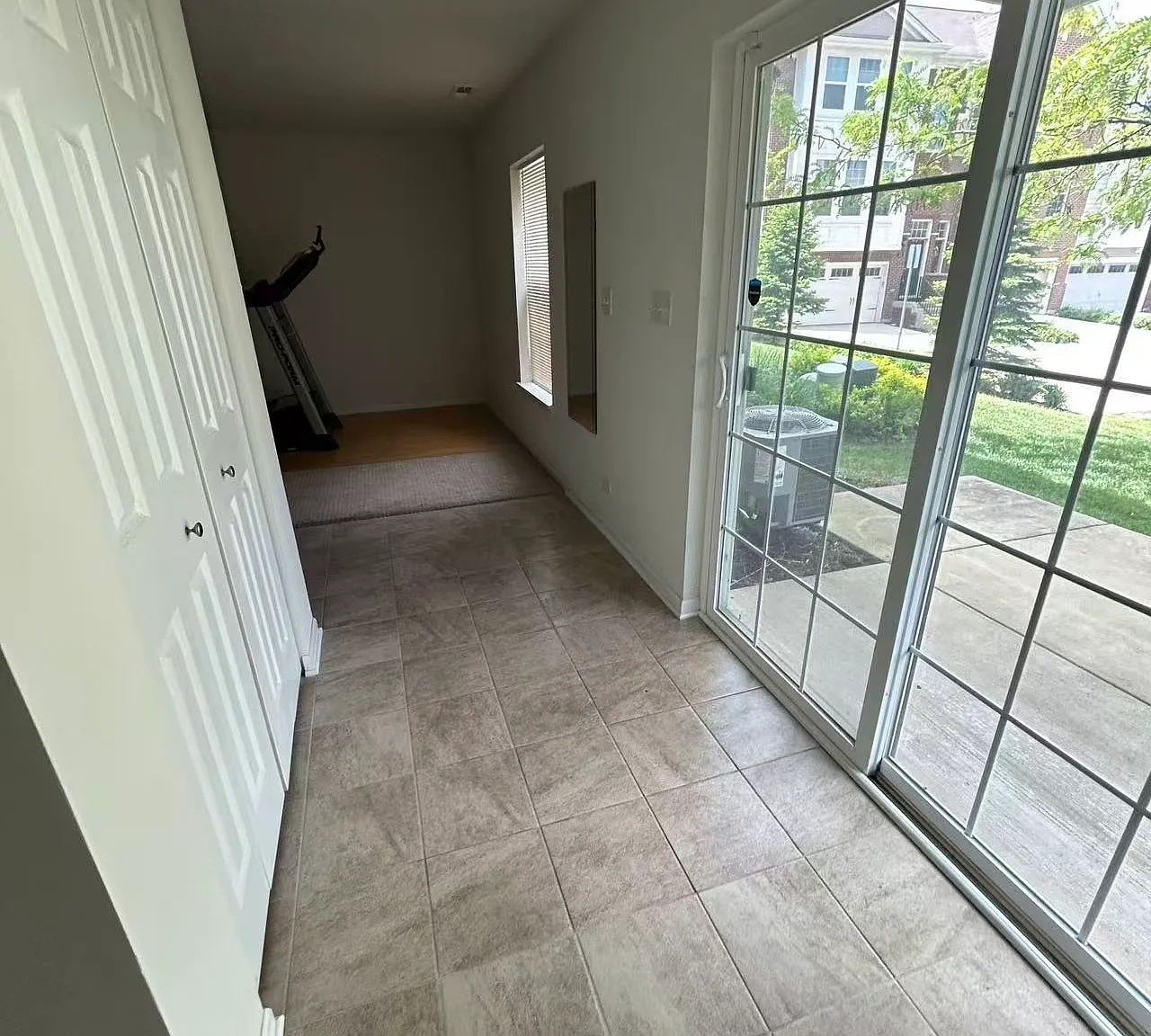 2 bed, 2.5 bath, 2016 sqft, $3,200 — Photo 4