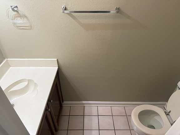 3rd image of 820 Meadow Glen Ave APT B