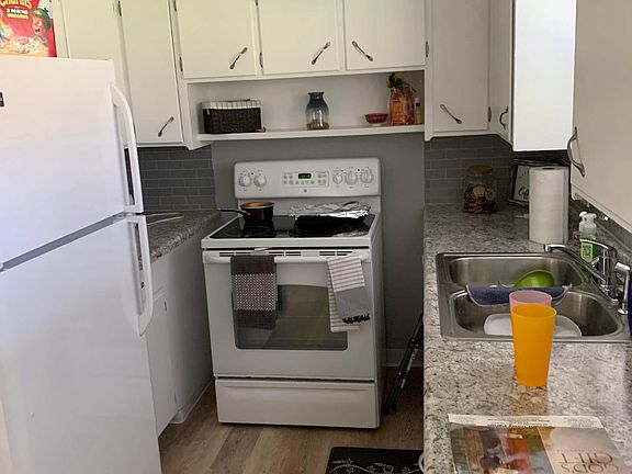 3rd image of 1444 Front St #1