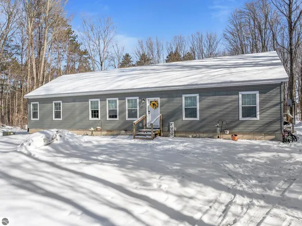 1111 E Lake Dr SE, Kalkaska, MI 49646