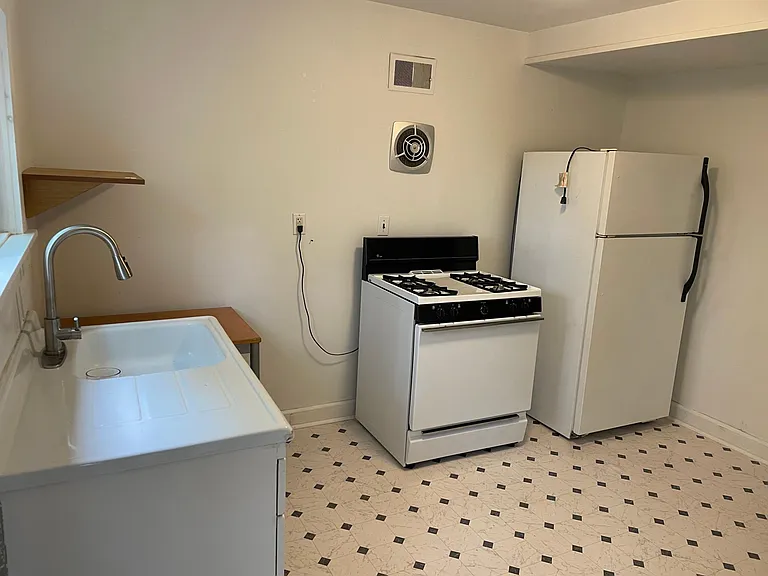 46 Barton St #1 — Photo 12