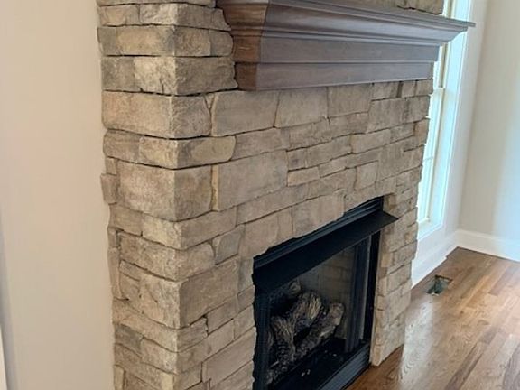5th image of 578 Montrose Dr