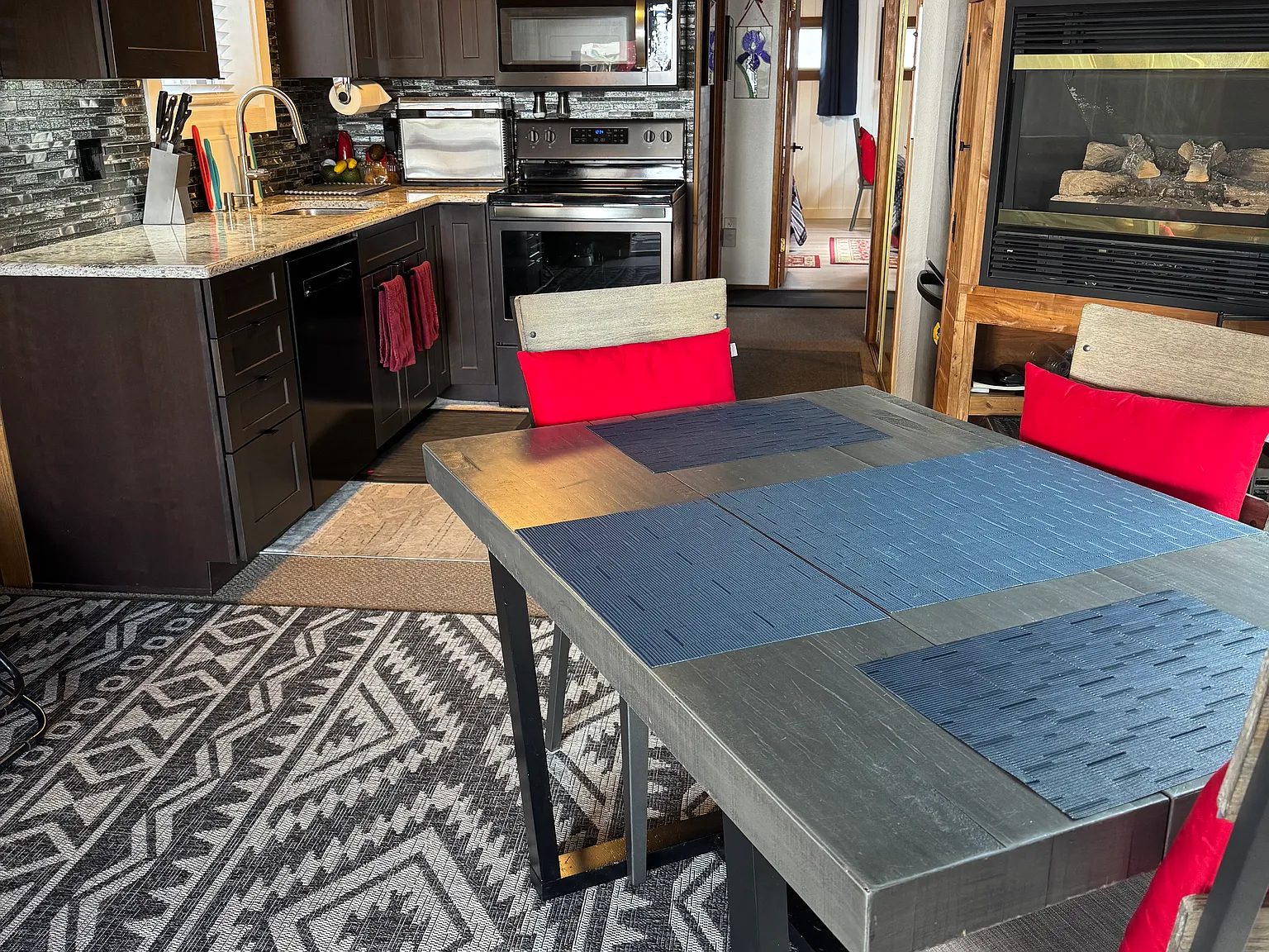 1 bed, 650 sqft, $1,985 — Photo 4