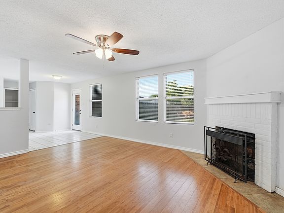 5th image of 2937 Jamestown Dr