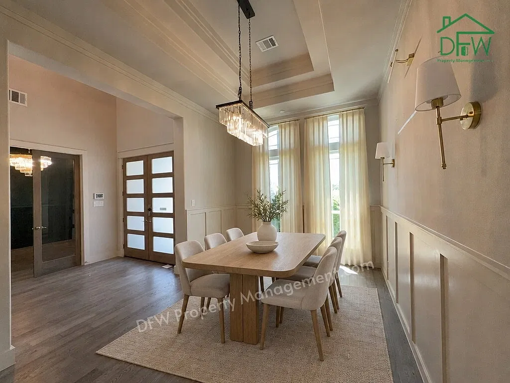 5 bed, 4.5 bath, 4876 sqft, $5,995 — Photo 3